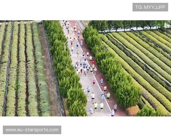 世界马拉松国际赛道推行绿色志愿者激励制度，马拉松志愿者赛道补给